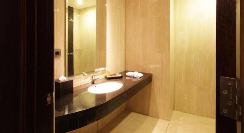 โรงแรมโซติส ฟาลาเตฮัน จาการ์ตา ภายนอก รูปภาพ
